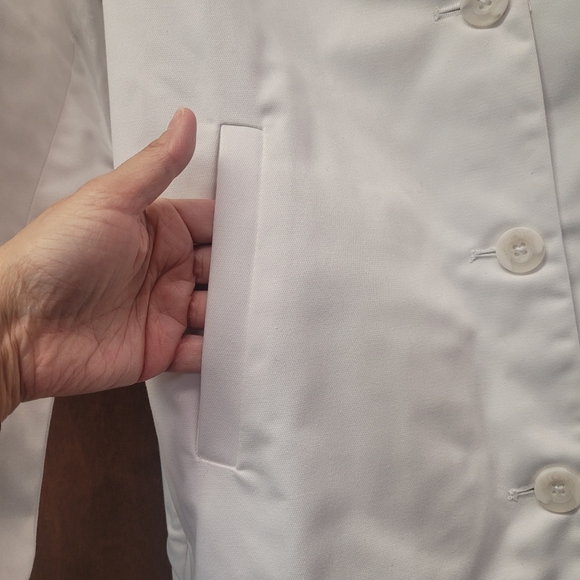 FIGS Lab Coat - Picture 5 of 15